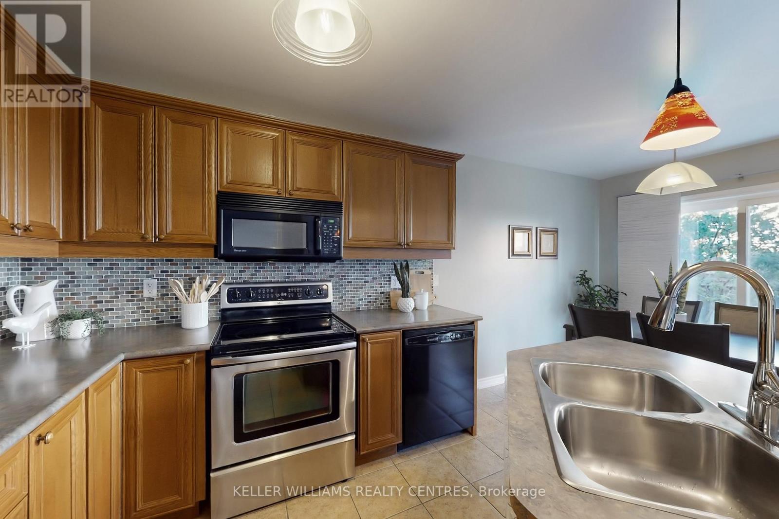 93 Barr Crescent, Aurora, Ontario  L4G 0C2 - Photo 15 - N12577784