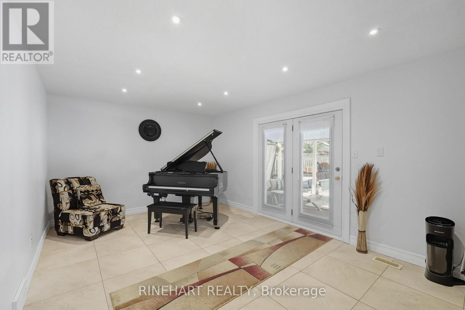 10 Alayne Crescent, London South, Ontario  N6E 2A3 - Photo 20 - X12435611