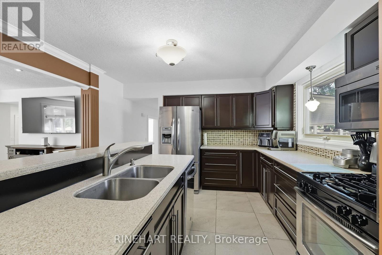 10 Alayne Crescent, London South, Ontario  N6E 2A3 - Photo 16 - X12435611