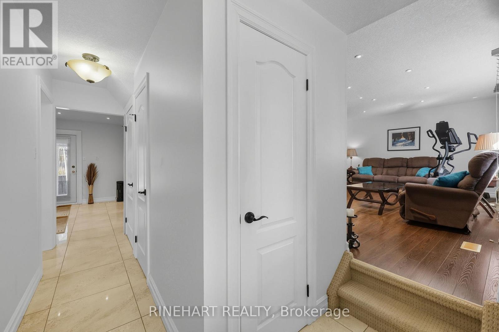 10 Alayne Crescent, London South, Ontario  N6E 2A3 - Photo 6 - X12435611