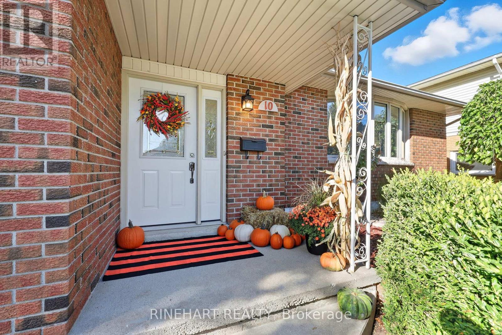 10 Alayne Crescent, London South, Ontario  N6E 2A3 - Photo 4 - X12435611