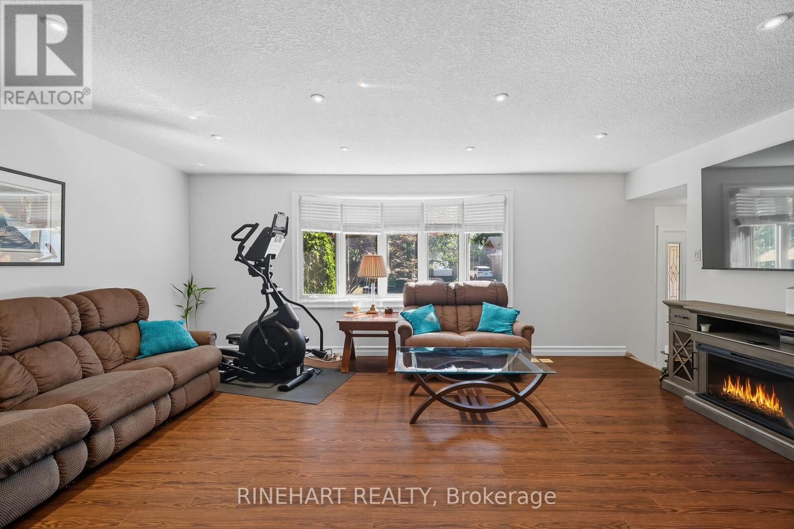 10 Alayne Crescent, London South, Ontario  N6E 2A3 - Photo 8 - X12435611