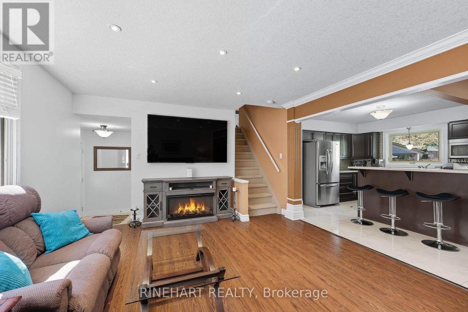 10 Alayne Crescent, London South, Ontario  N6E 2A3 - Photo 9 - X12435611