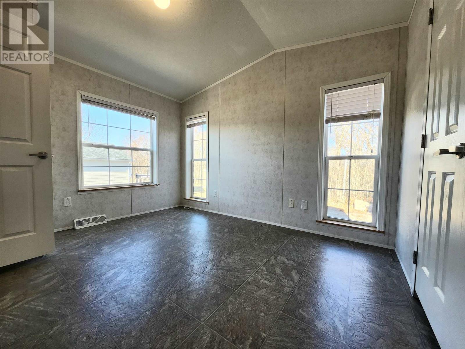 51 Westhill Rd, Elliot Lake, Ontario  P5A 1A4 - Photo 17 - SM253313