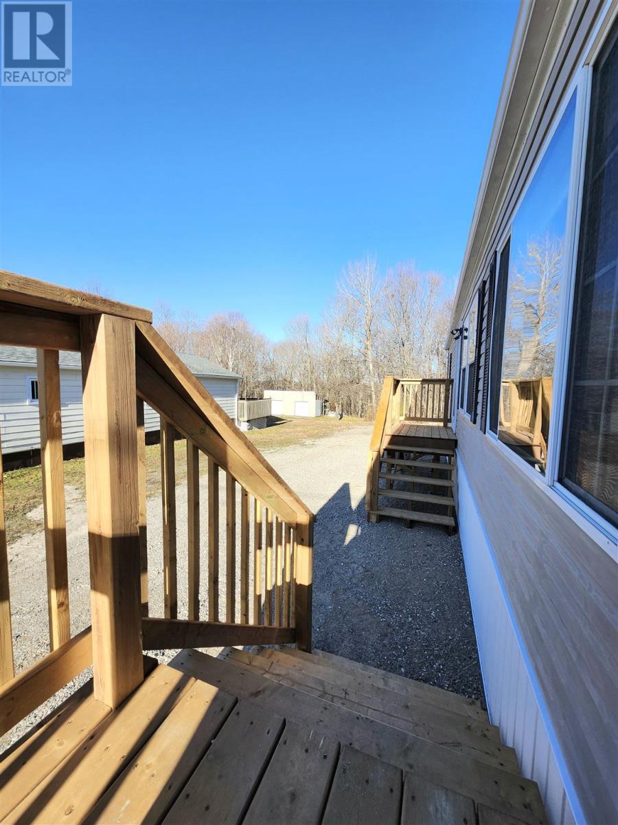 51 Westhill Rd, Elliot Lake, Ontario  P5A 1A4 - Photo 3 - SM253313