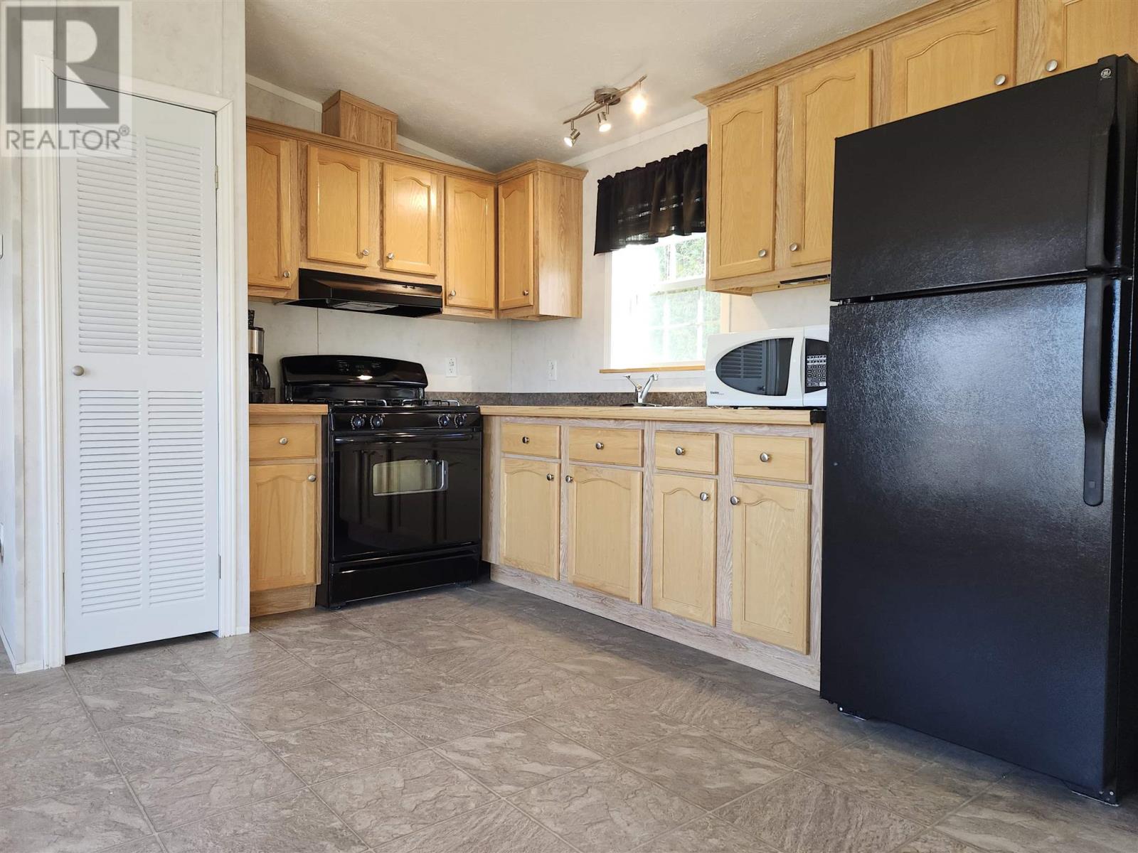 51 Westhill Rd, Elliot Lake, Ontario  P5A 1A4 - Photo 4 - SM253313