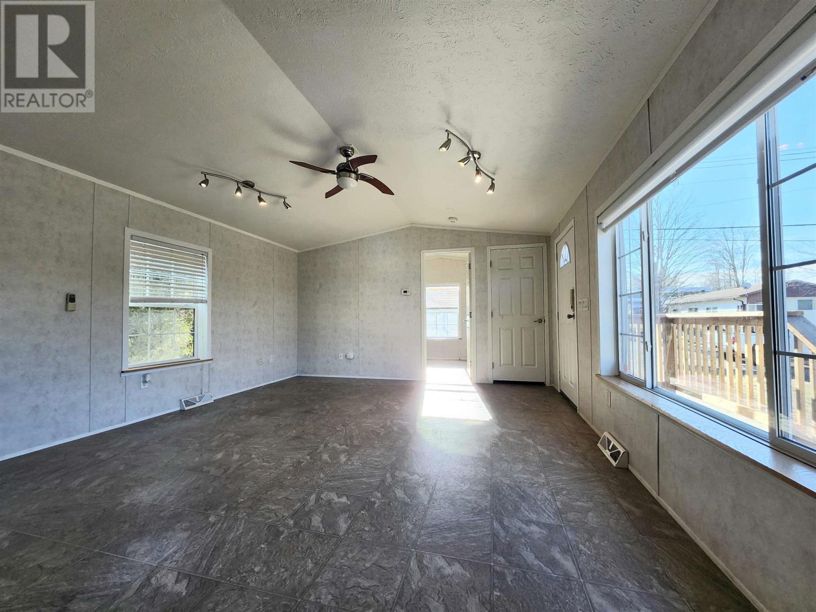 51 Westhill Rd, Elliot Lake, Ontario  P5A 1A4 - Photo 9 - SM253313