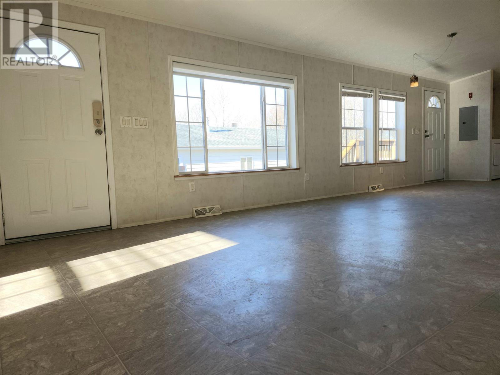 51 Westhill Rd, Elliot Lake, Ontario  P5A 1A4 - Photo 8 - SM253313