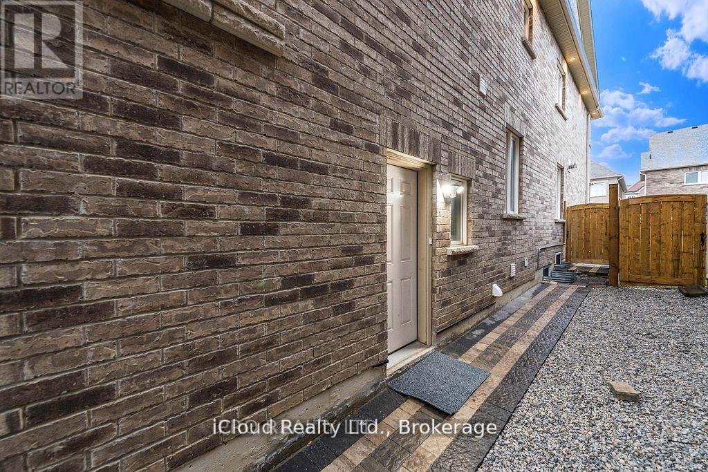 27 Tysonville Circle, Brampton, Ontario  L7A 4A6 - Photo 3 - W12577720