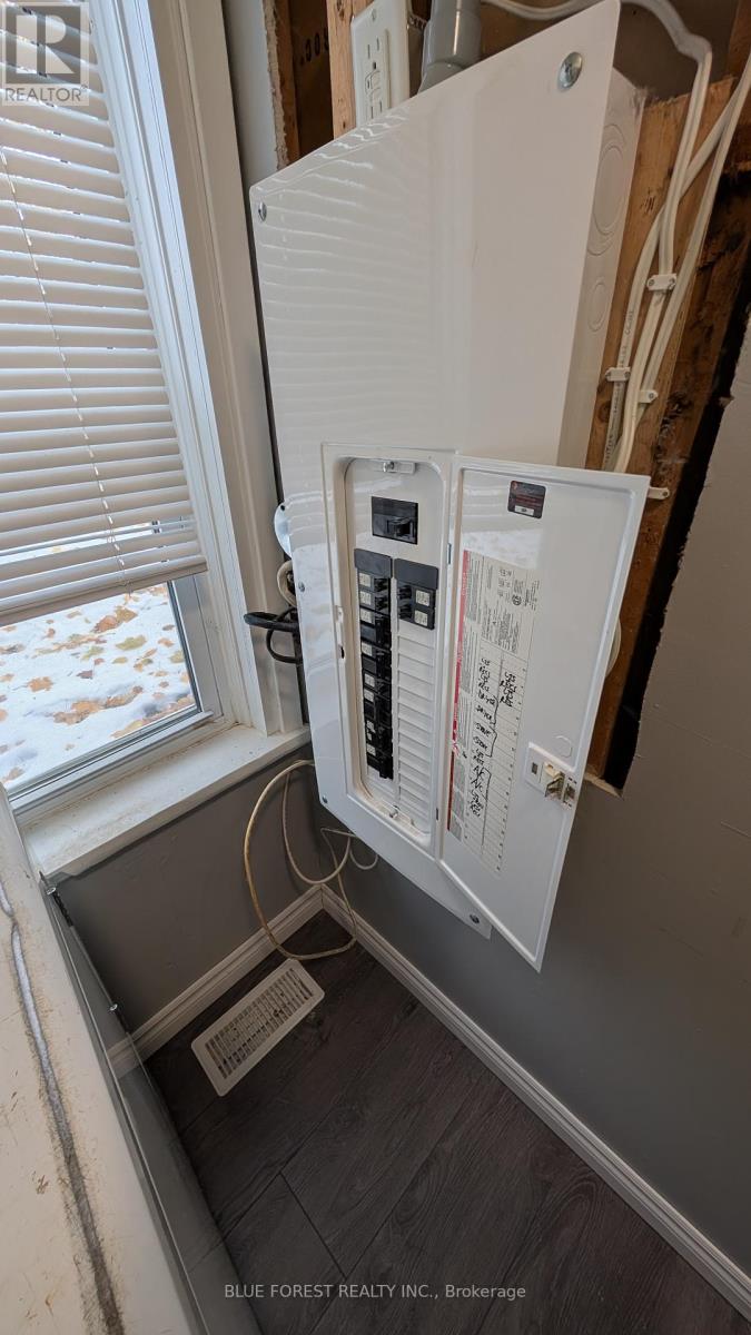 8516 Townsend Line, Lambton Shores, Ontario  N0M 1B0 - Photo 16 - X12577944