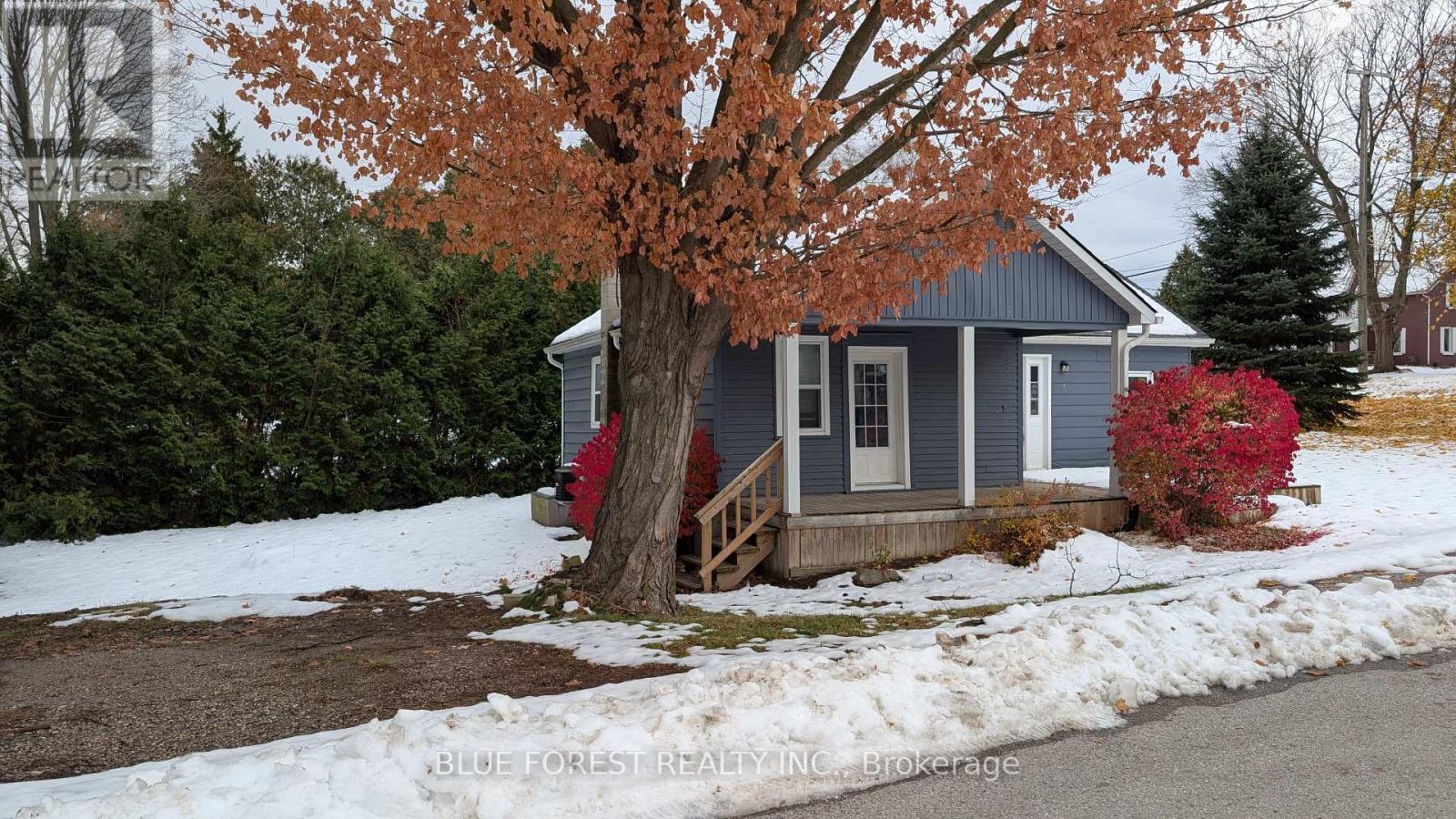 8516 Townsend Line, Lambton Shores, Ontario  N0M 1B0 - Photo 2 - X12577944