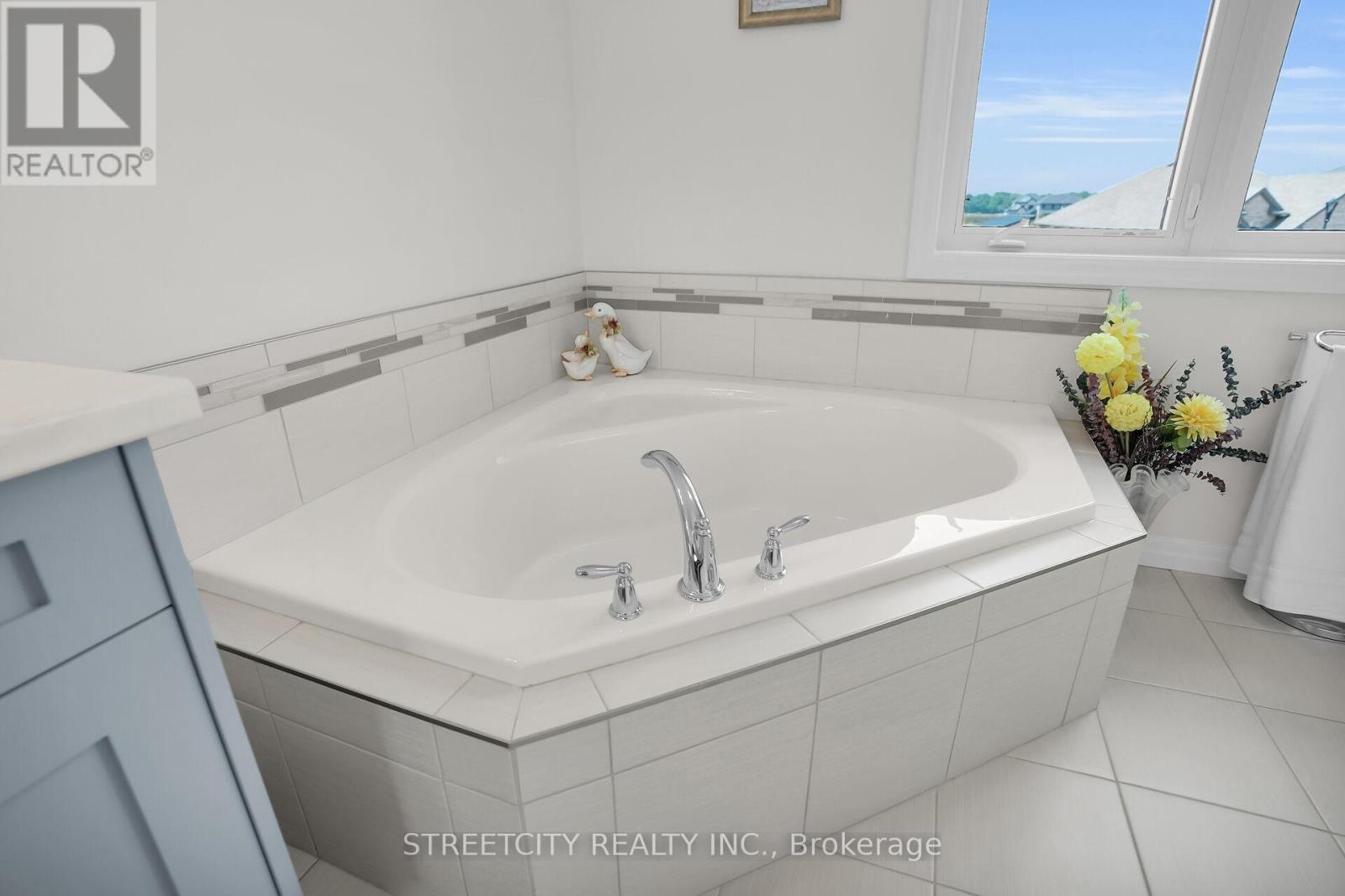 102 Timberwalk Trail, Middlesex Centre, Ontario  N0M 2A0 - Photo 24 - X12577966