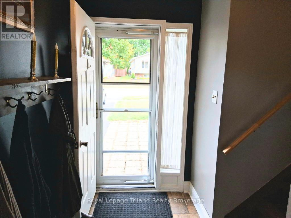 92 Keats Drive, Woodstock, Ontario N4S 8B8 - Photo 4 - X12577820