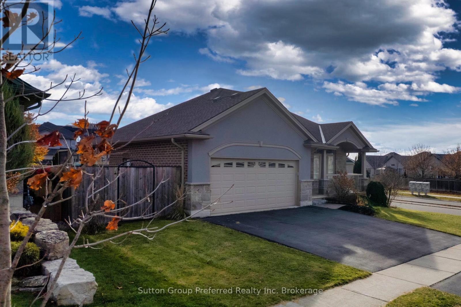 820 Ridgewood Drive, Woodstock, Ontario  N4T 0E1 - Photo 2 - X12577950