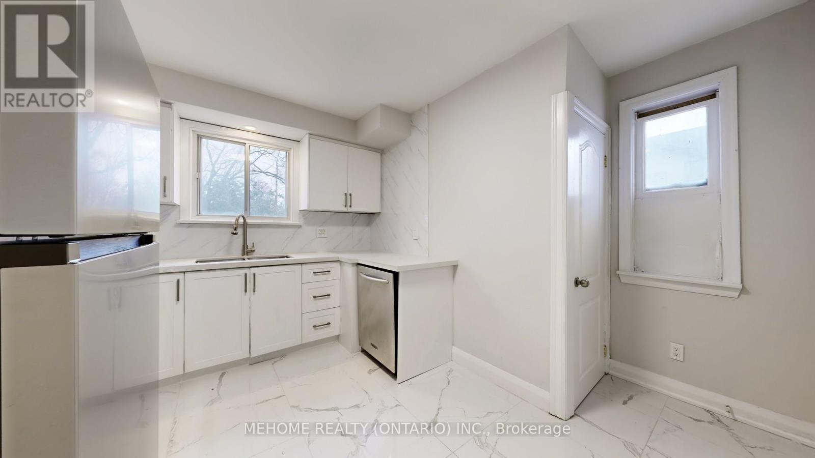 95 Roseview Avenue, Richmond Hill, Ontario  L4C 1C6 - Photo 19 - N12551742