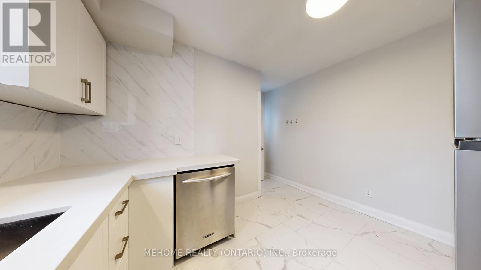 95 Roseview Avenue, Richmond Hill, Ontario  L4C 1C6 - Photo 22 - N12551742