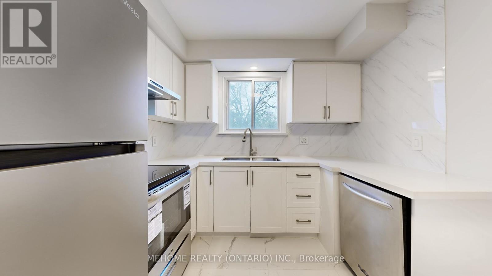 95 Roseview Avenue, Richmond Hill, Ontario  L4C 1C6 - Photo 21 - N12551742