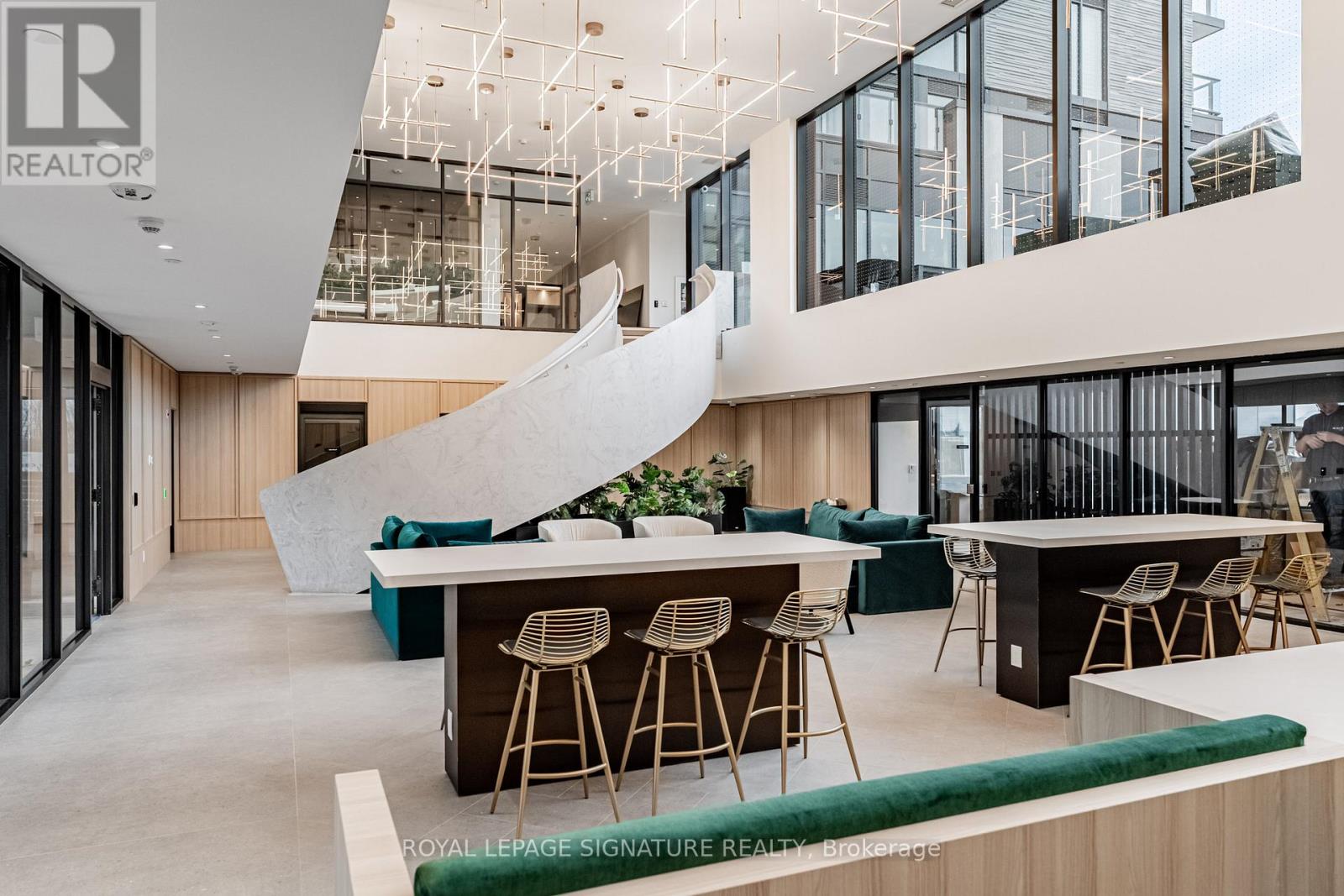 811 - 3071 Trafalgar Road, Oakville, Ontario L6H 3V6 - Photo 3 - W12562408