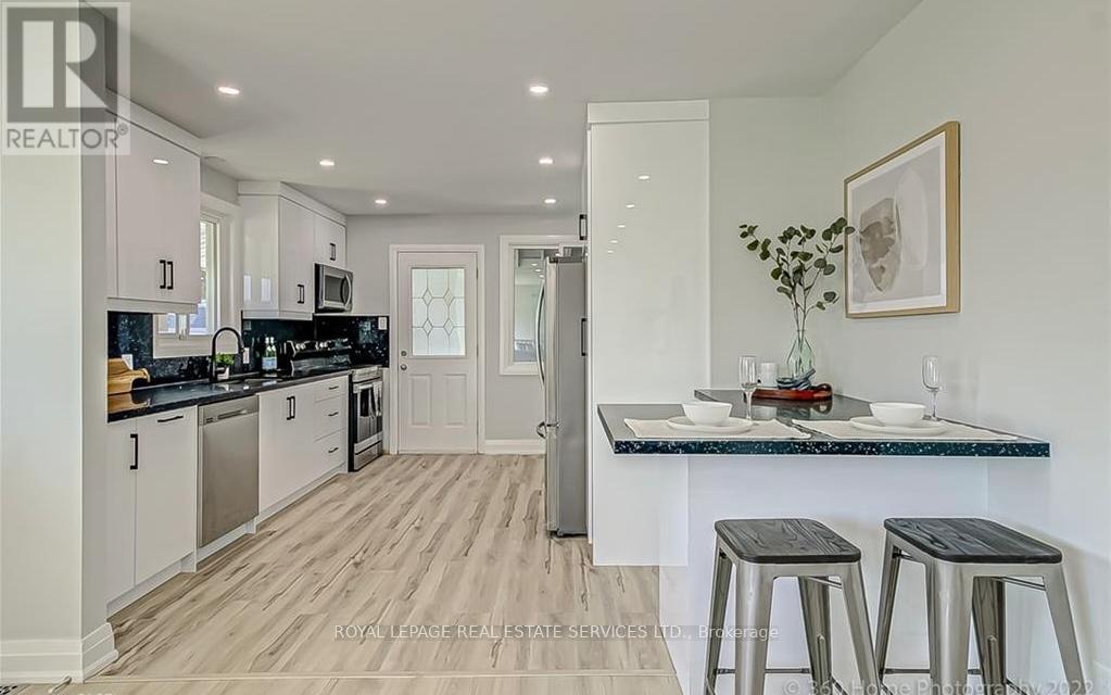 40 Ewing Street, Halton Hills, Ontario  L7G 2P9 - Photo 3 - W12576126