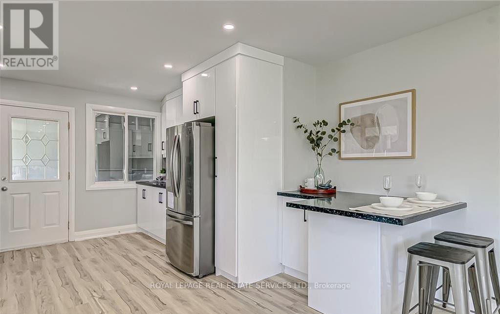 40 Ewing Street, Halton Hills, Ontario  L7G 2P9 - Photo 5 - W12576126