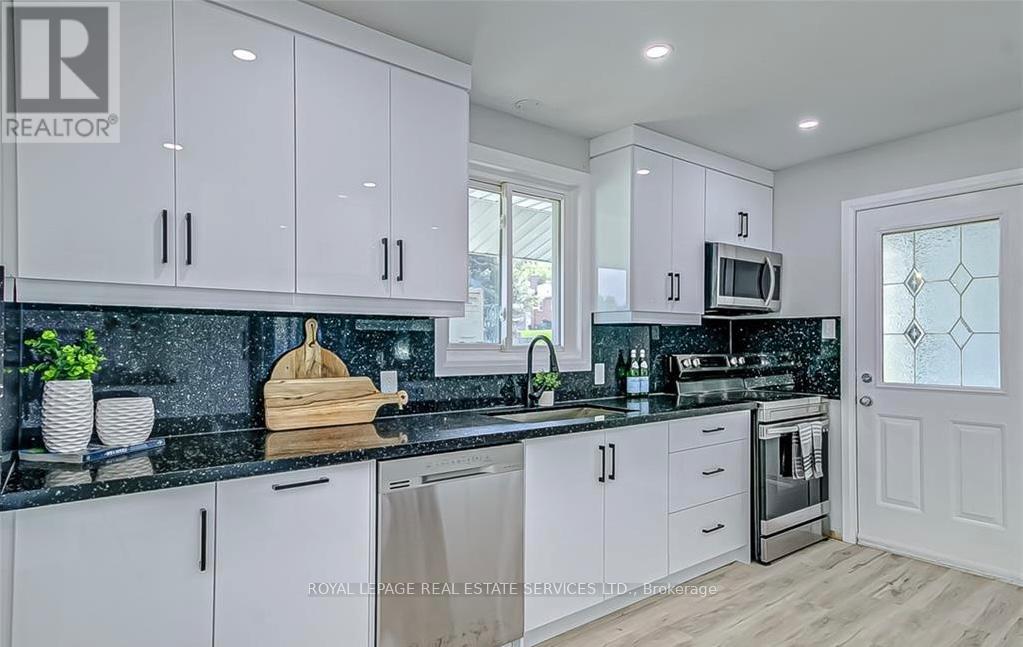 40 Ewing Street, Halton Hills, Ontario  L7G 2P9 - Photo 4 - W12576126