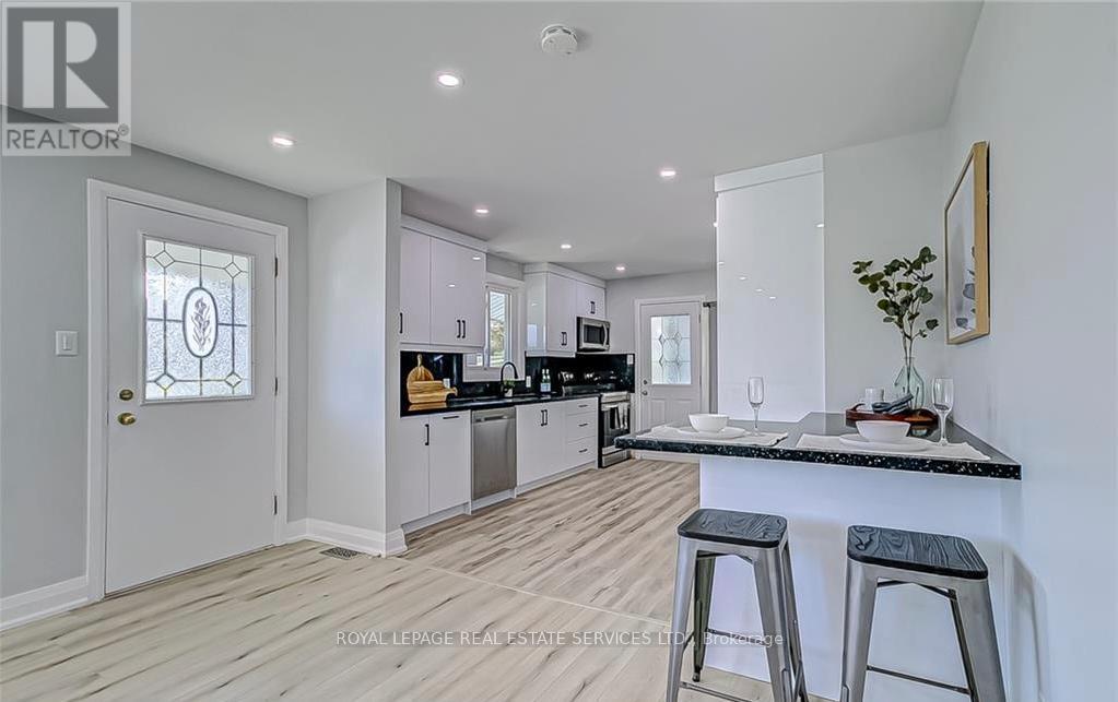 40 Ewing Street, Halton Hills, Ontario  L7G 2P9 - Photo 14 - W12576126