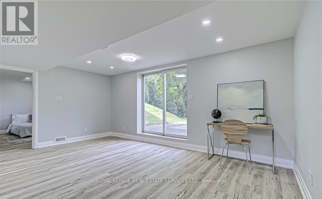 40 Ewing Street, Halton Hills, Ontario  L7G 2P9 - Photo 21 - W12576126