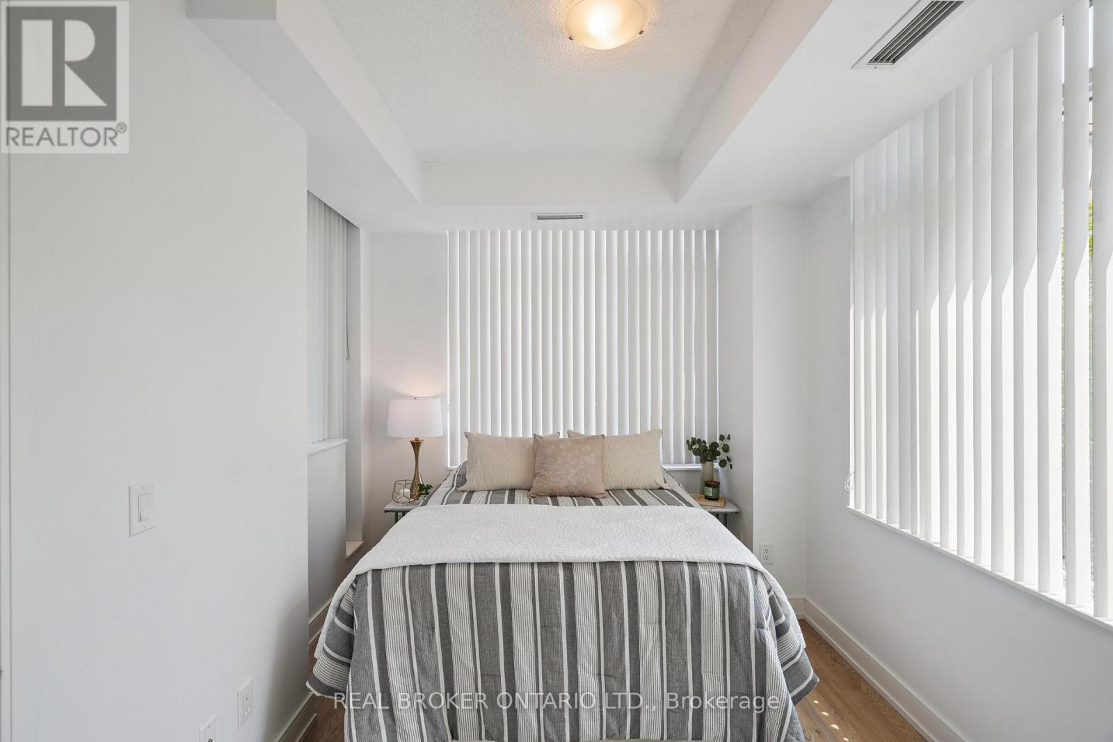 215 - 525 Adelaide Street W, Toronto, Ontario  M5V 0N7 - Photo 21 - C12577954