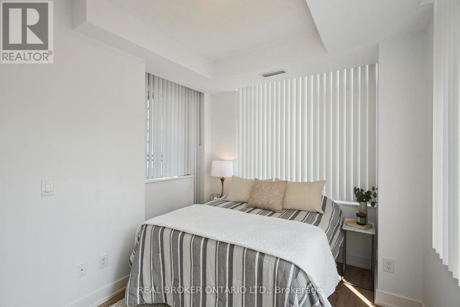 215 - 525 Adelaide Street W, Toronto, Ontario  M5V 0N7 - Photo 22 - C12577954