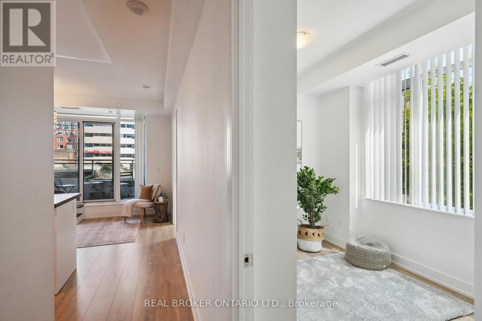 215 - 525 Adelaide Street W, Toronto, Ontario  M5V 0N7 - Photo 3 - C12577954