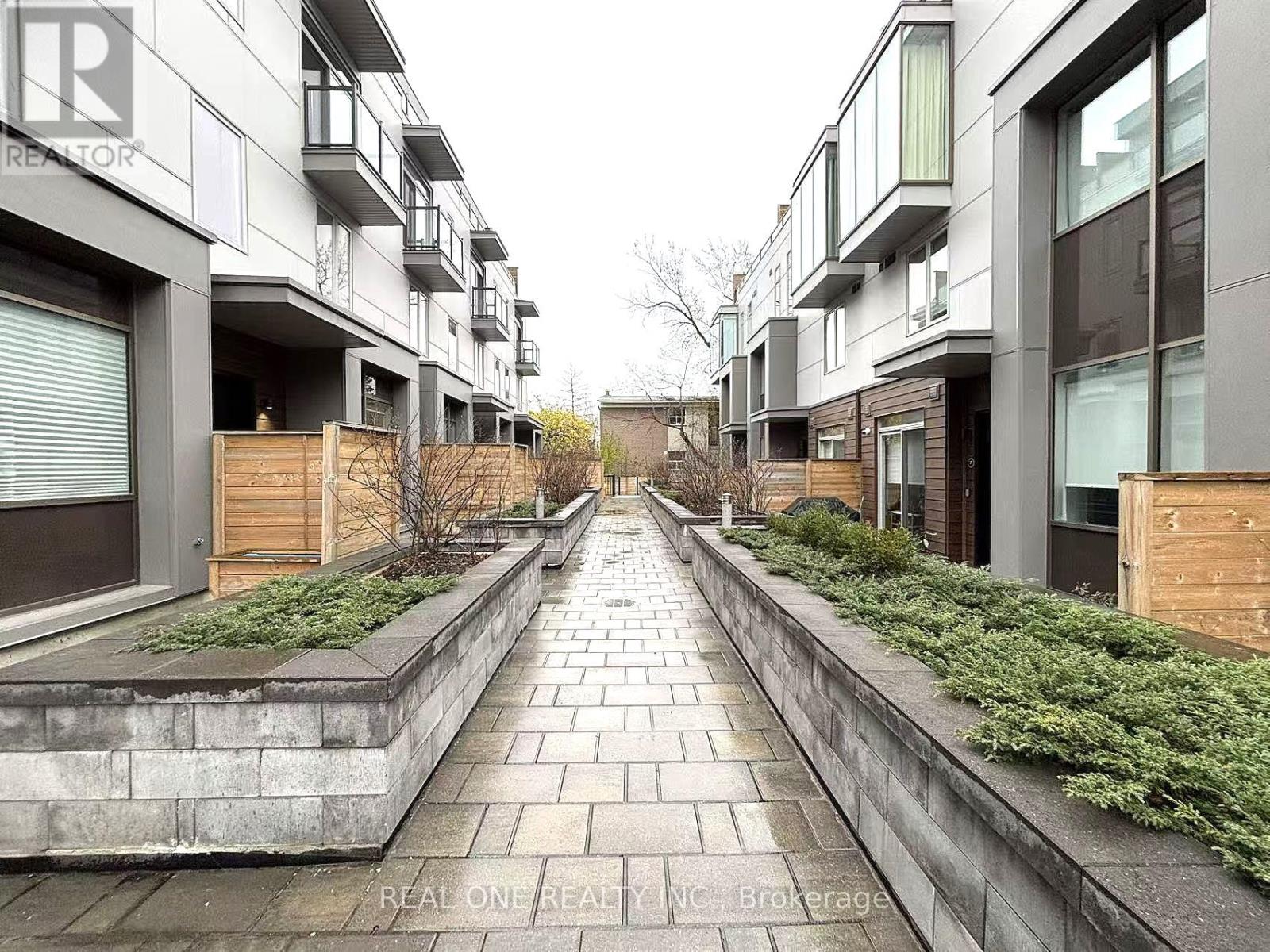 3 - 35 DERVOCK CRESCENT, Toronto, Ontario