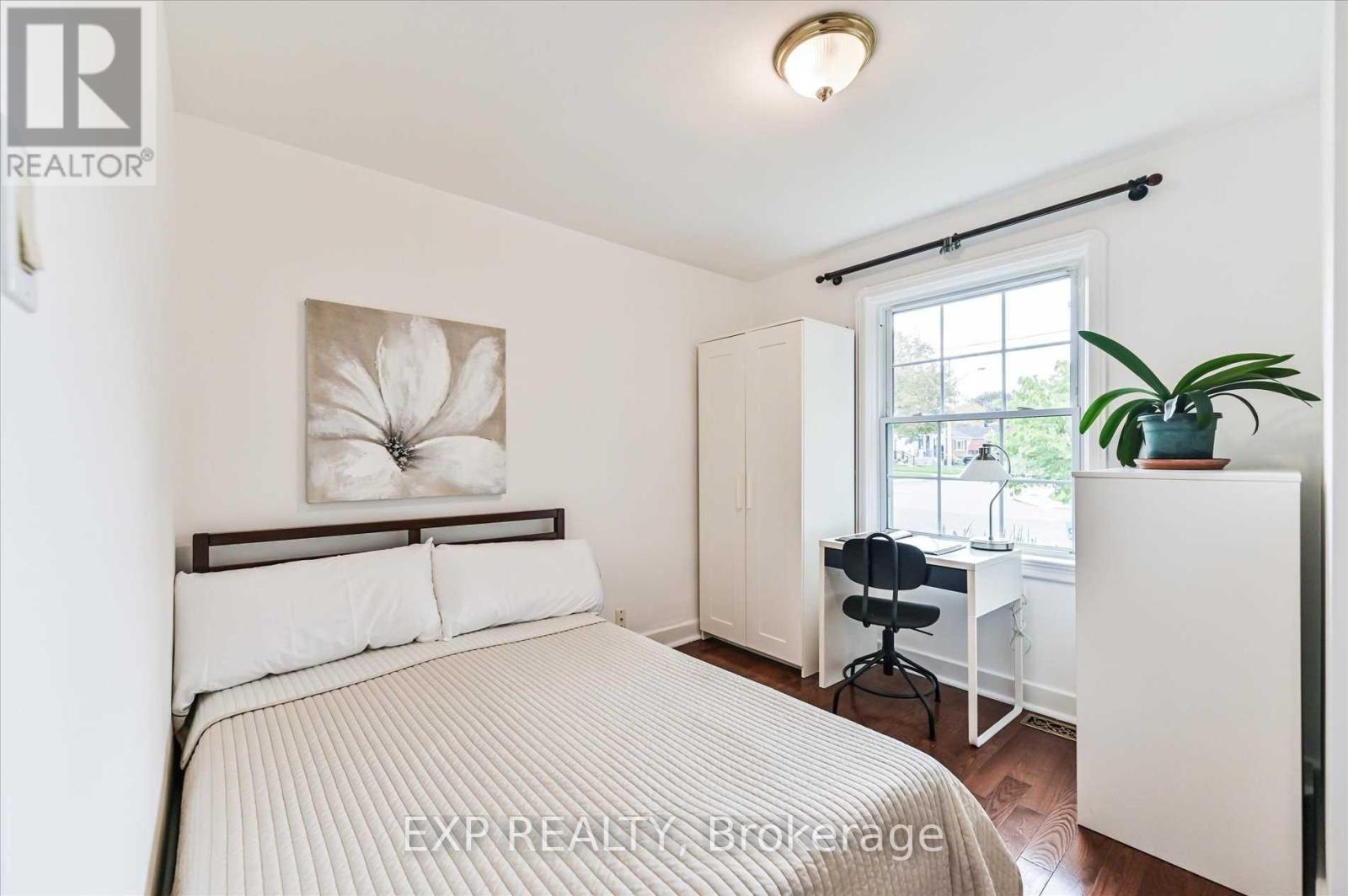 40 Plaxton(Upper Level) Drive, Toronto, Ontario  M4B 2P9 - Photo 15 - E12577404