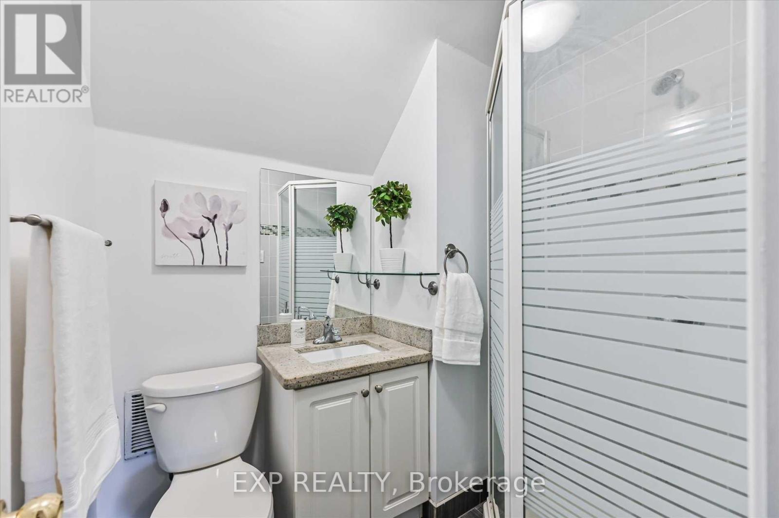 40 Plaxton(Upper Level) Drive, Toronto, Ontario  M4B 2P9 - Photo 20 - E12577404