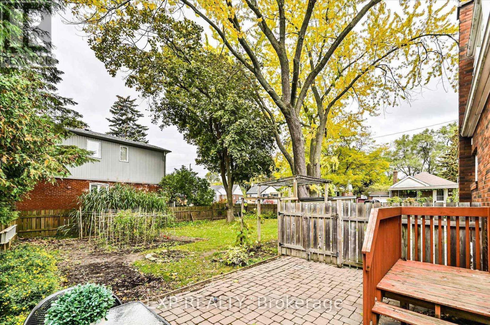 40 Plaxton(Upper Level) Drive, Toronto, Ontario  M4B 2P9 - Photo 21 - E12577404