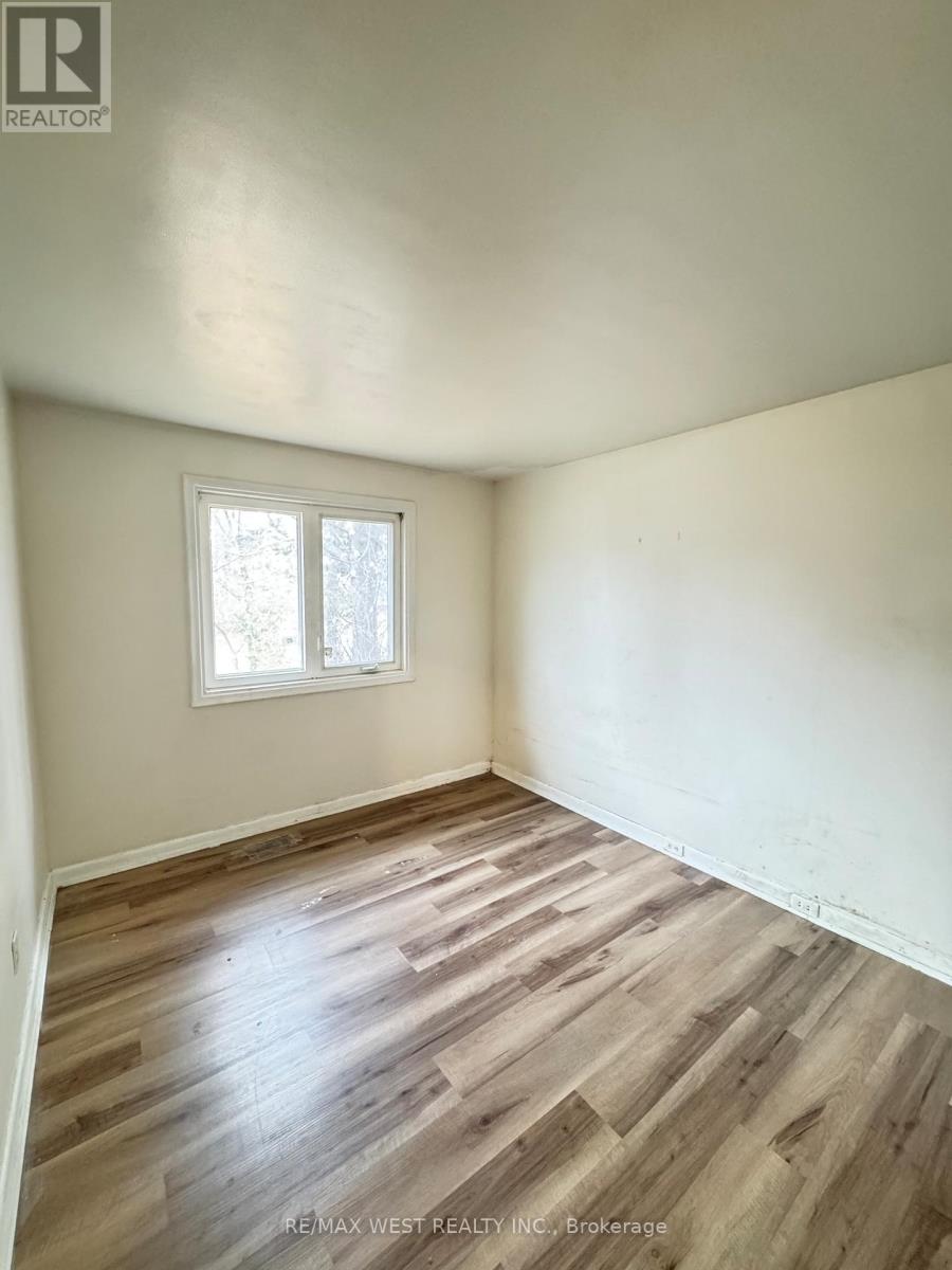 Main Floor - 410 Becker Road N, Richmond Hill, Ontario  L4C 2S4 - Photo 11 - N12547288