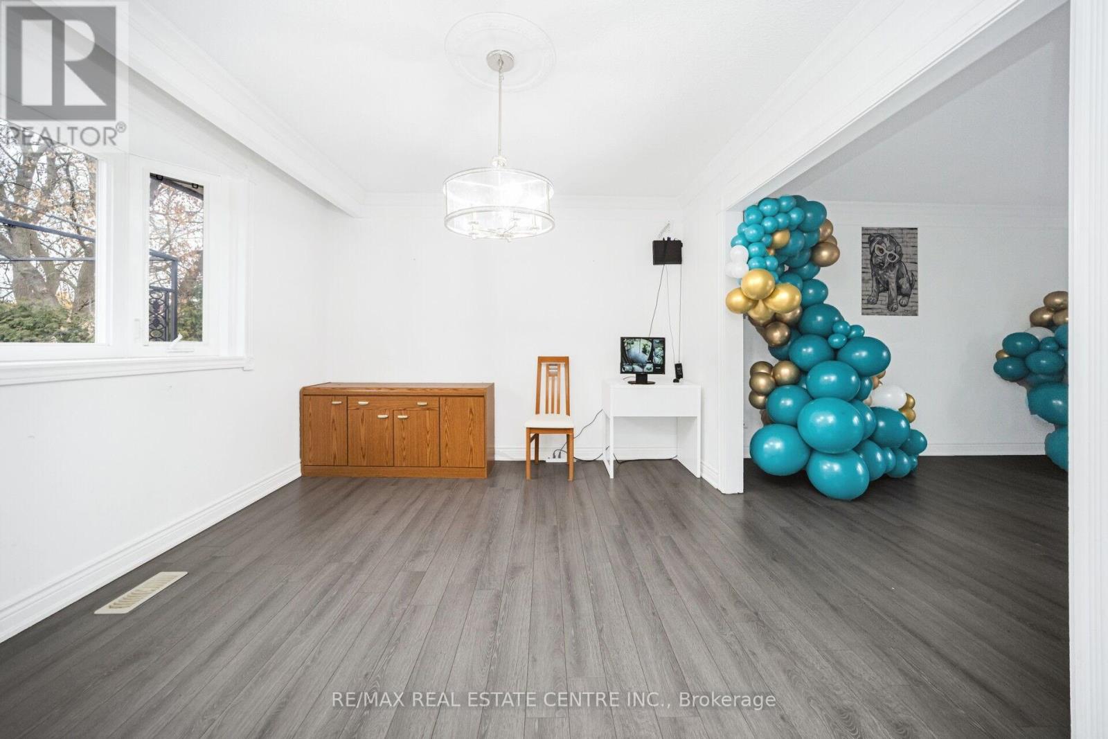 15095 Dixie Road, Caledon, Ontario  L7C 2N1 - Photo 17 - W12484271