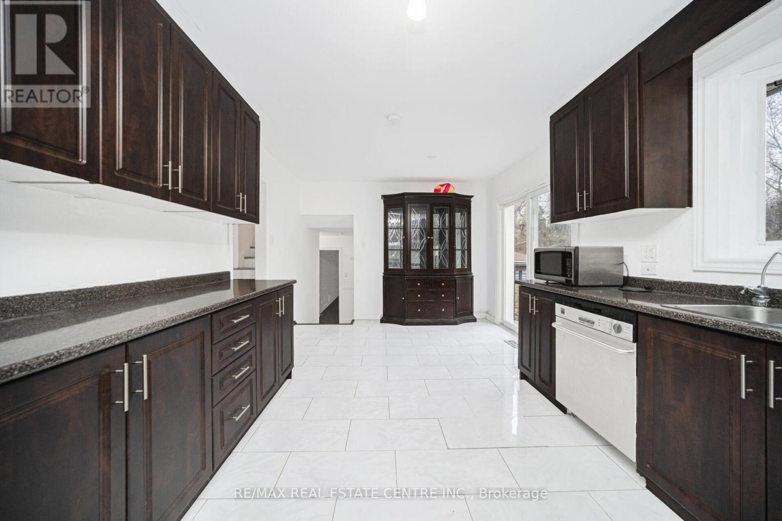 15095 Dixie Road, Caledon, Ontario  L7C 2N1 - Photo 19 - W12484271