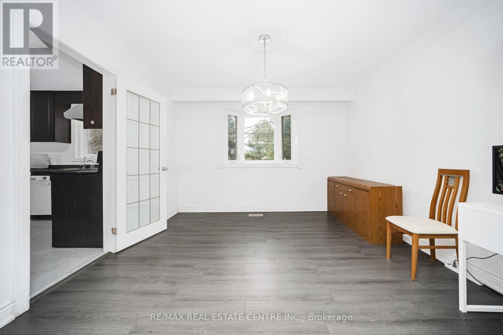 15095 Dixie Road, Caledon, Ontario  L7C 2N1 - Photo 16 - W12484271