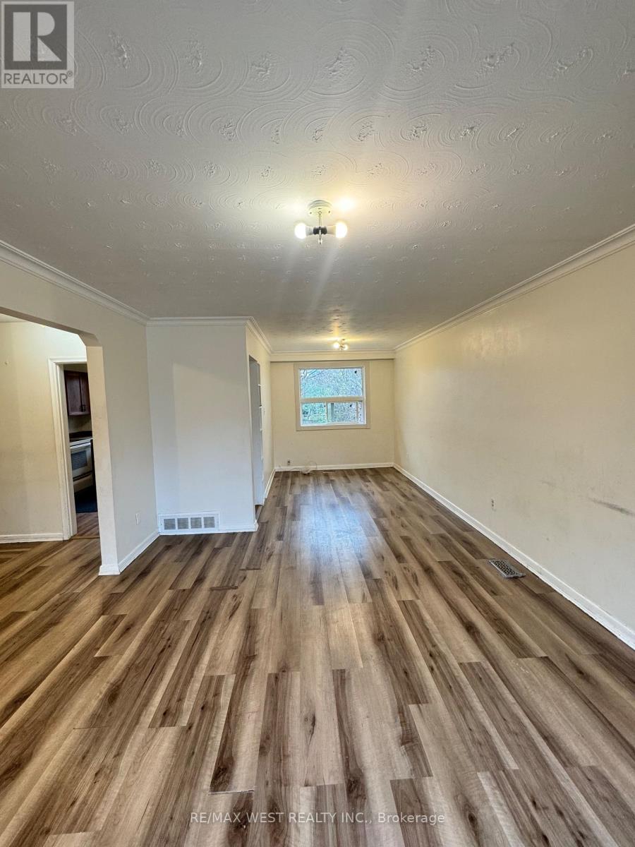 Main Floor - 410 Becker Road N, Richmond Hill, Ontario  L4C 2S4 - Photo 3 - N12547288