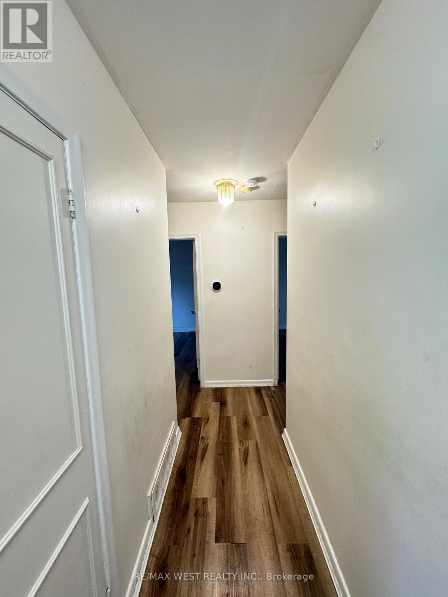 Main Floor - 410 Becker Road N, Richmond Hill, Ontario  L4C 2S4 - Photo 9 - N12547288