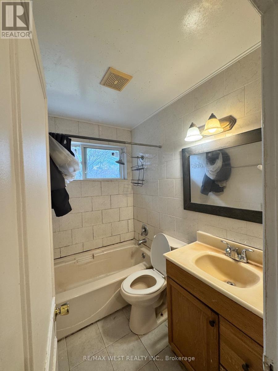 Main Floor - 410 Becker Road N, Richmond Hill, Ontario  L4C 2S4 - Photo 14 - N12547288