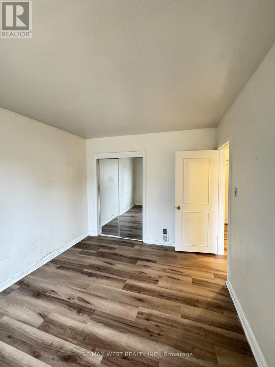 Main Floor - 410 Becker Road N, Richmond Hill, Ontario  L4C 2S4 - Photo 12 - N12547288