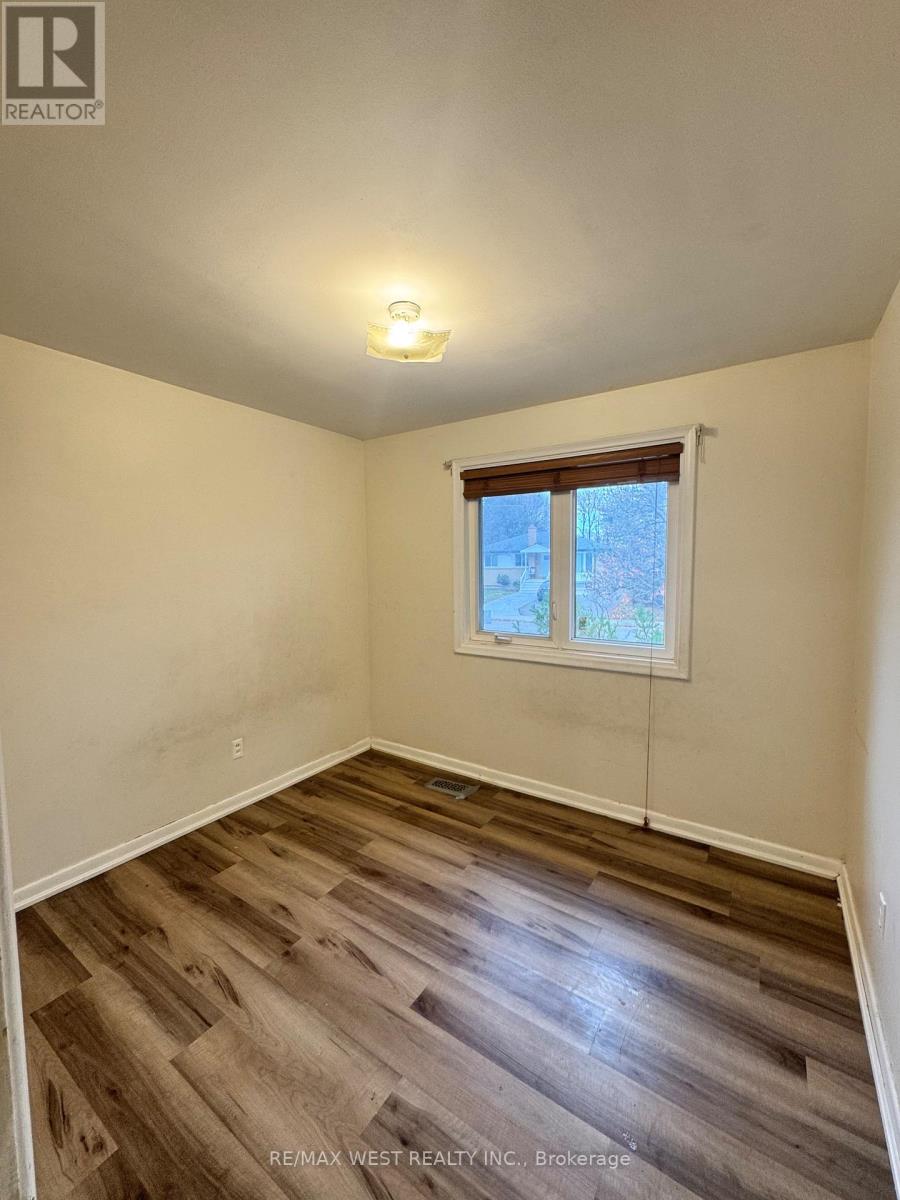 Main Floor - 410 Becker Road N, Richmond Hill, Ontario  L4C 2S4 - Photo 10 - N12547288