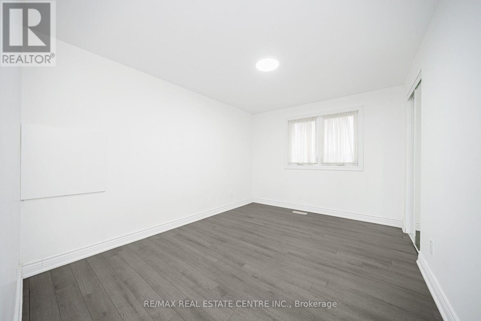 15095 Dixie Road, Caledon, Ontario  L7C 2N1 - Photo 24 - W12484271