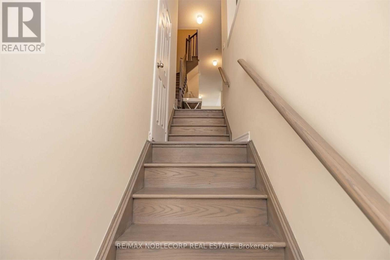 144 Sunset Terrace, Vaughan, Ontario  L4L 1A6 - Photo 4 - N12577826