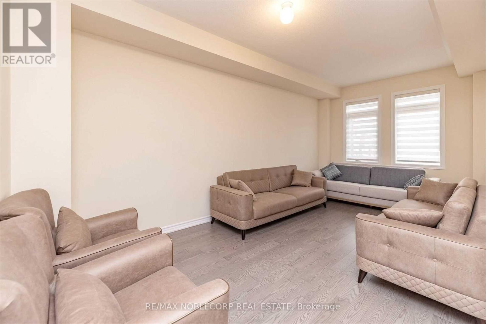 144 Sunset Terrace, Vaughan, Ontario  L4L 1A6 - Photo 5 - N12577826