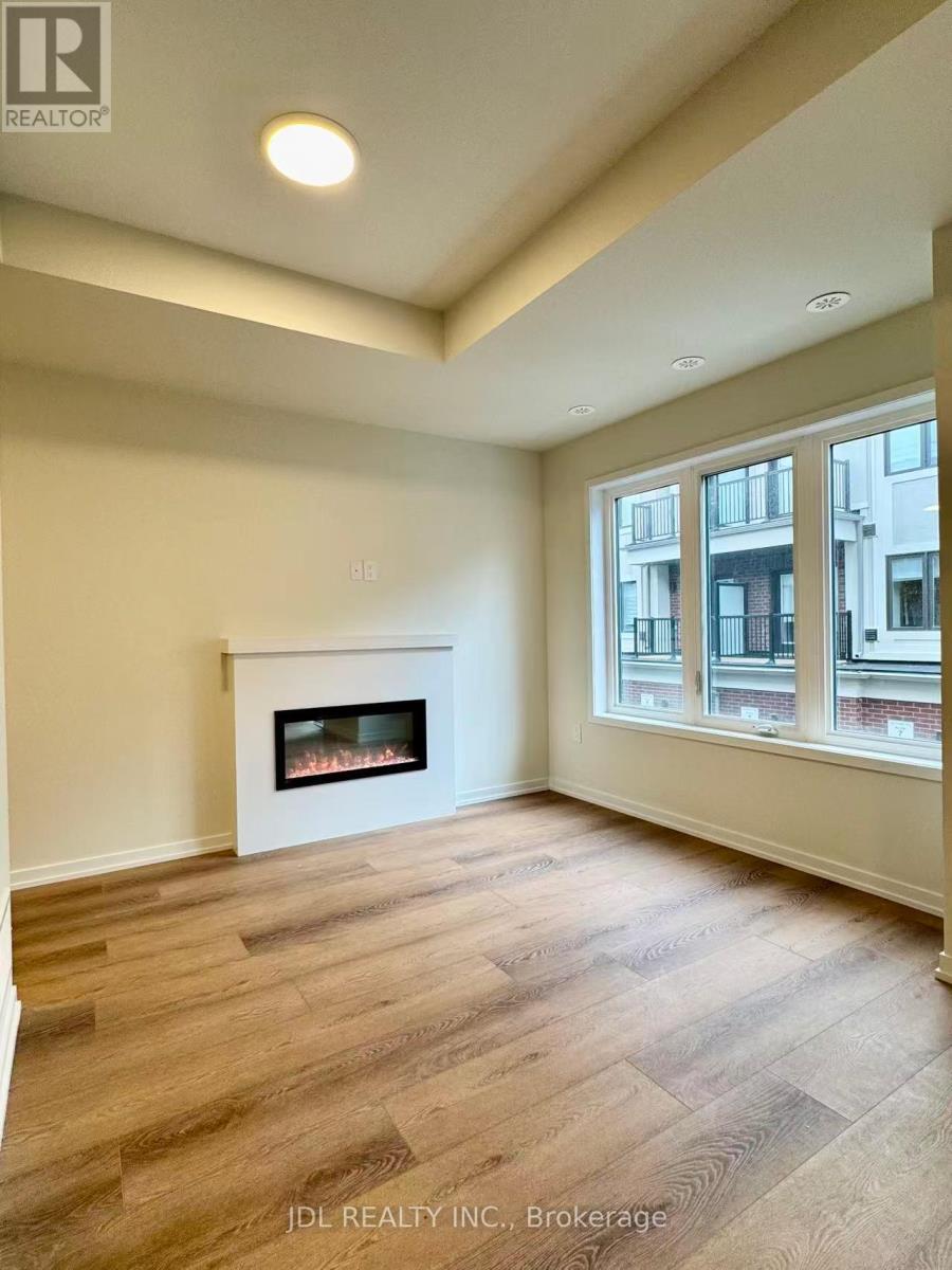 94 Matawin Lane S, Richmond Hill, Ontario  L4B 0H7 - Photo 4 - N12577832