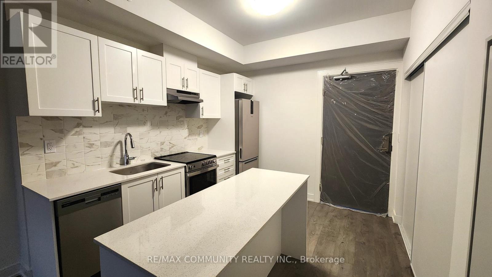 A511 - 705 Davis Drive, Newmarket, Ontario  L3Y 0J1 - Photo 5 - N12577984