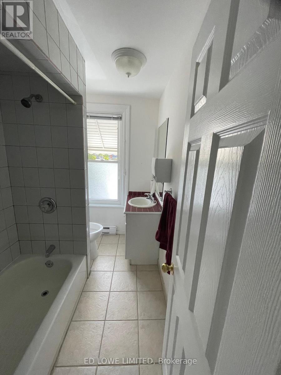 2nd Fl - 43 Worsley Street, Barrie, Ontario  L4M 1L7 - Photo 7 - S12577994