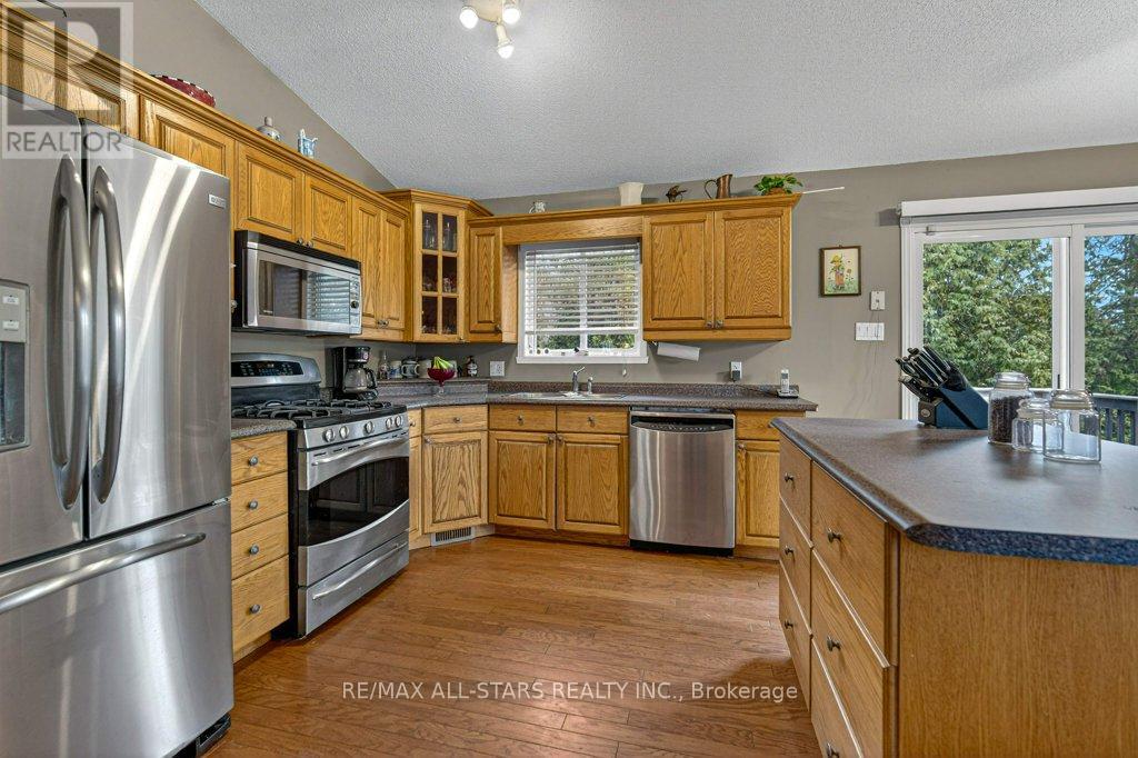 11 Grandview Drive, Kawartha Lakes, Ontario  K0L 2W0 - Photo 12 - X12578112